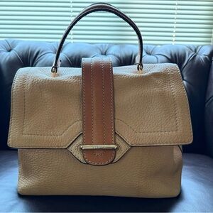 Tod’s Passante Patta Media Bag EUC Quiet Luxury Elegant Cream Tan Leather